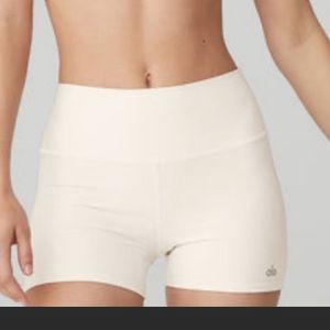 Alo Yoga High Waist Airlift white short size S